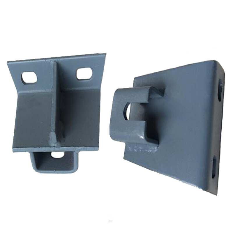 Parallel idler bracket lifting lug